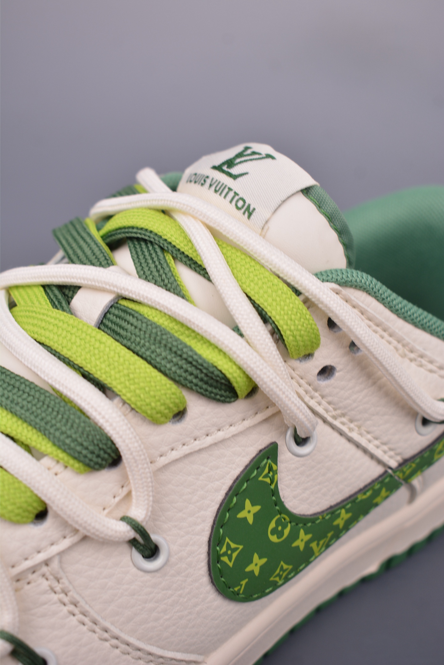 Louis Vuitton x Nike SB Dunk Low 