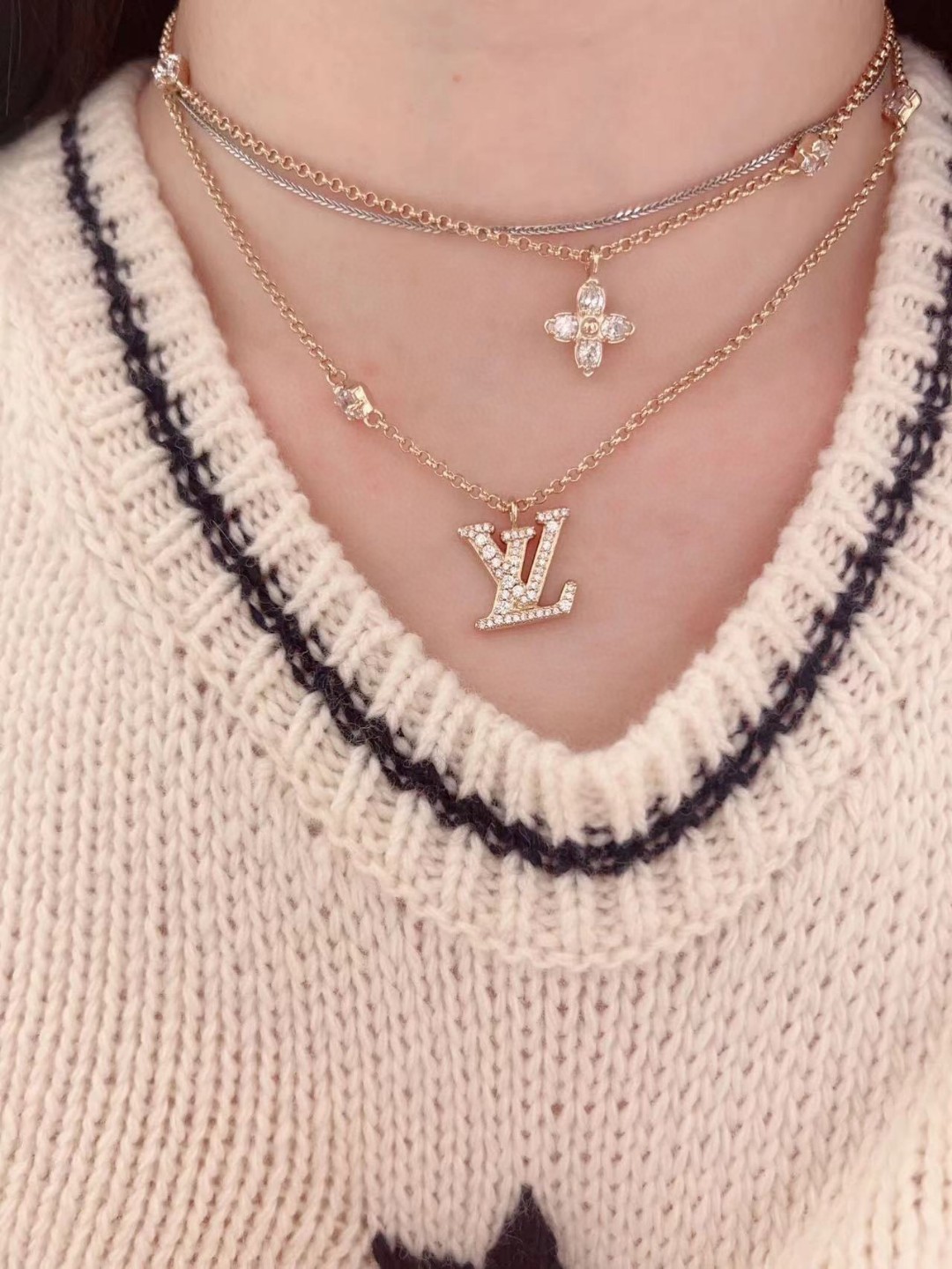 Louis Vuitton Double Diamond Necklace