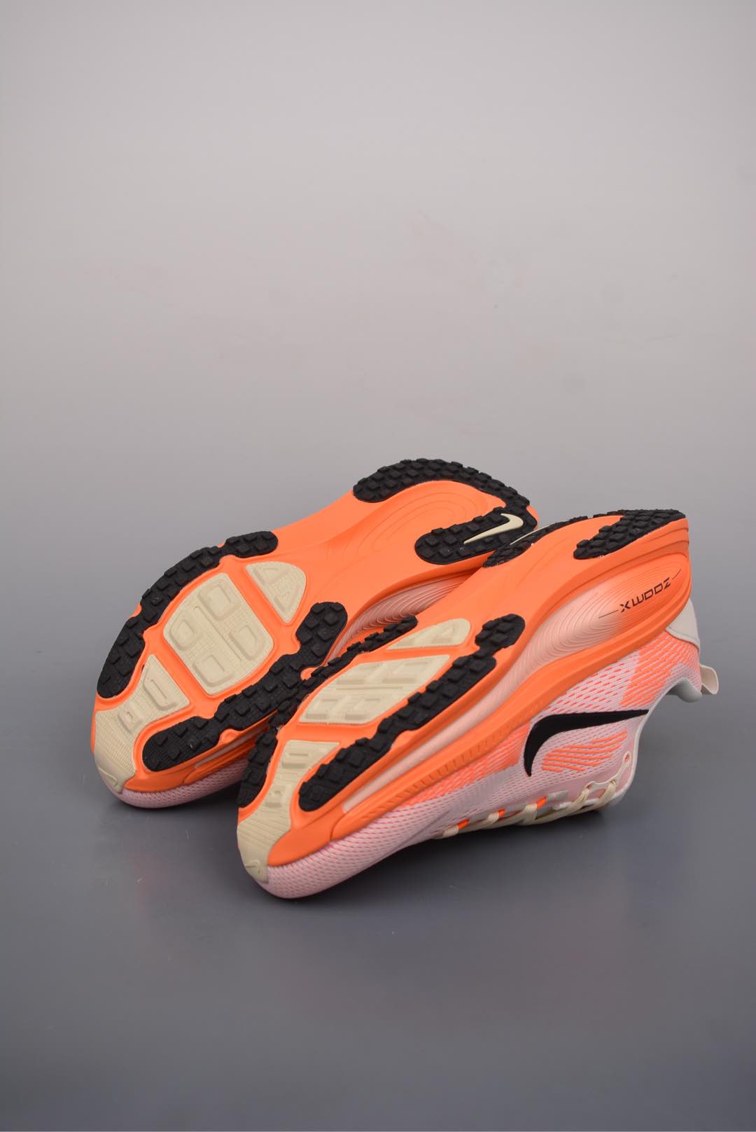 Nike Vomero 18 ZoomX Bright Crimson Black HM6804-600