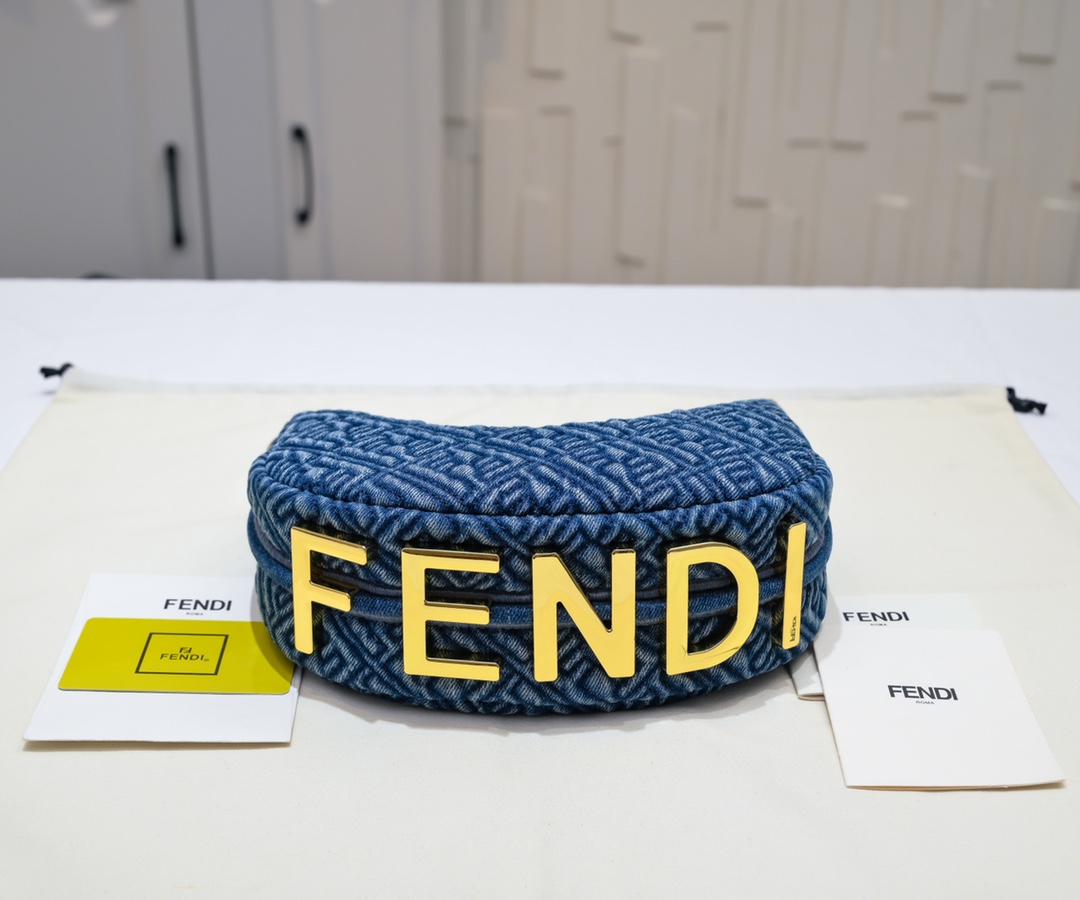 FENDI praphy underarm bag 1009