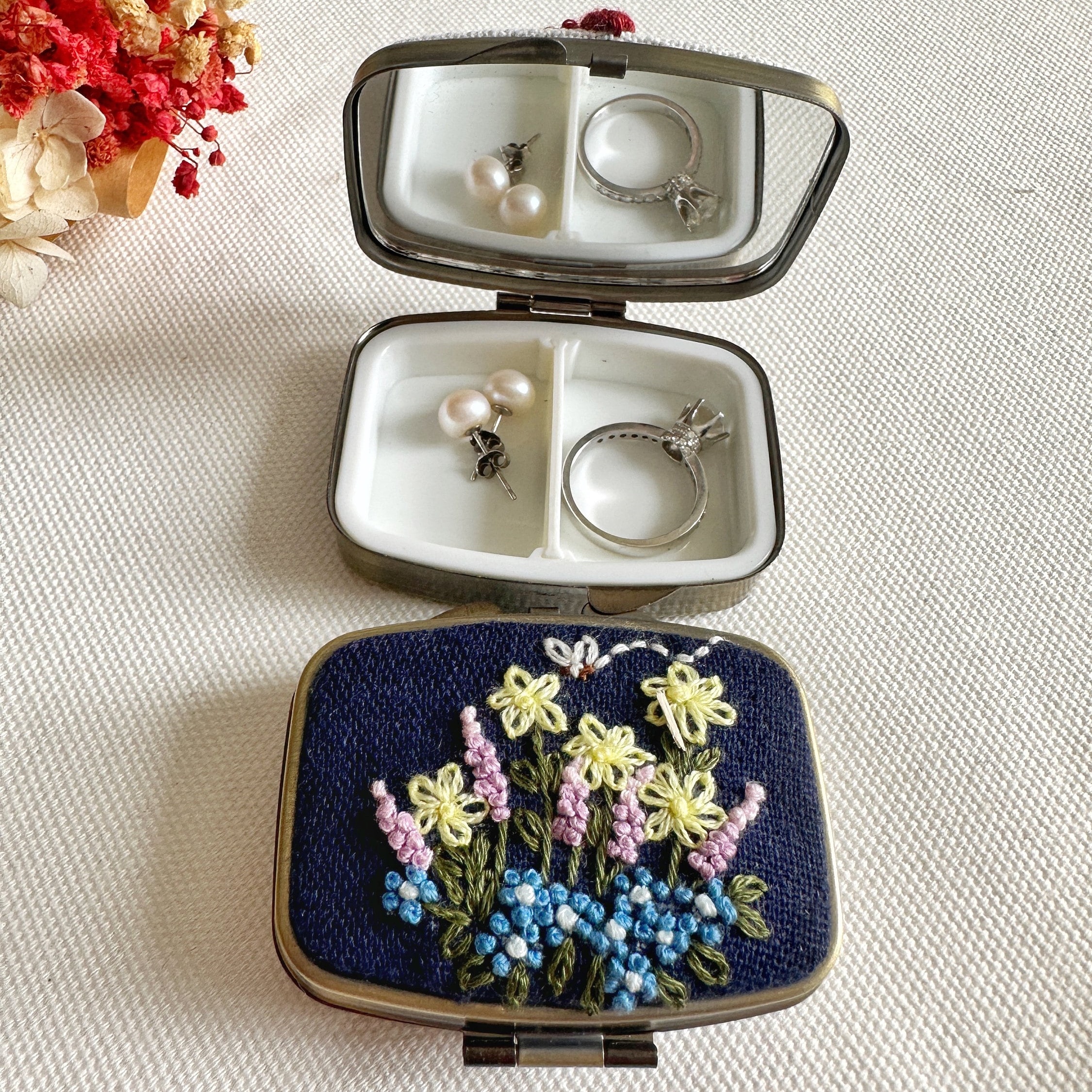 🔥Last Day 50% OFF🔥Floral Embroidered Rectangle Mini Jewelry Box, Cute Compact Mirror