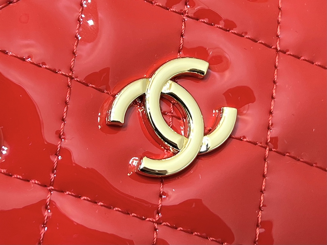 Chanel 23S Spring/Summer Collection Patent Leather Shell Bag AP3354