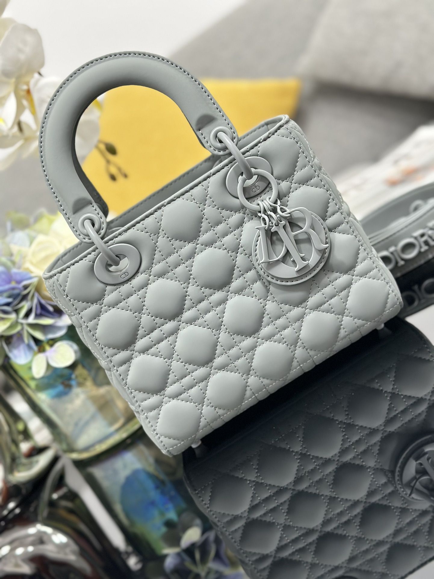 Dior Lady Dior My four-grid matte badge model M0538