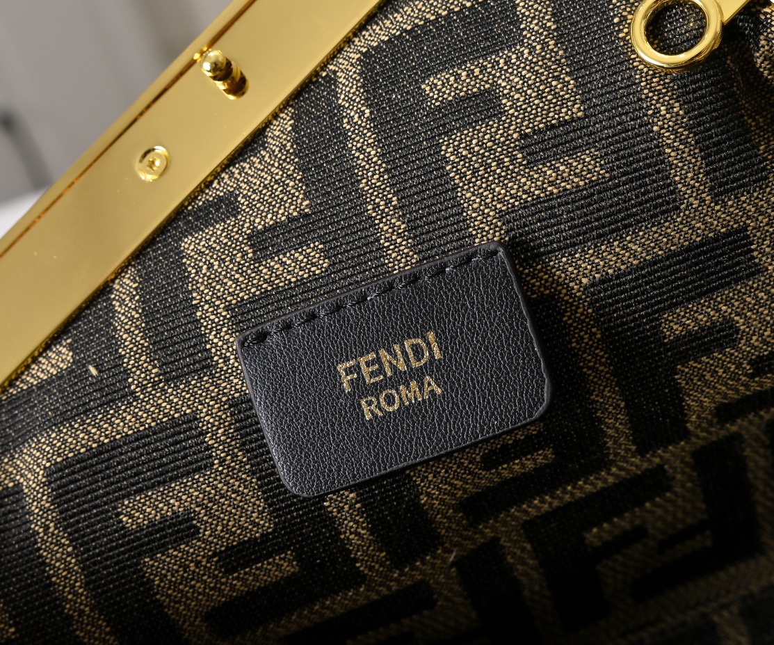 FENDI First Shoulder Bag 80016