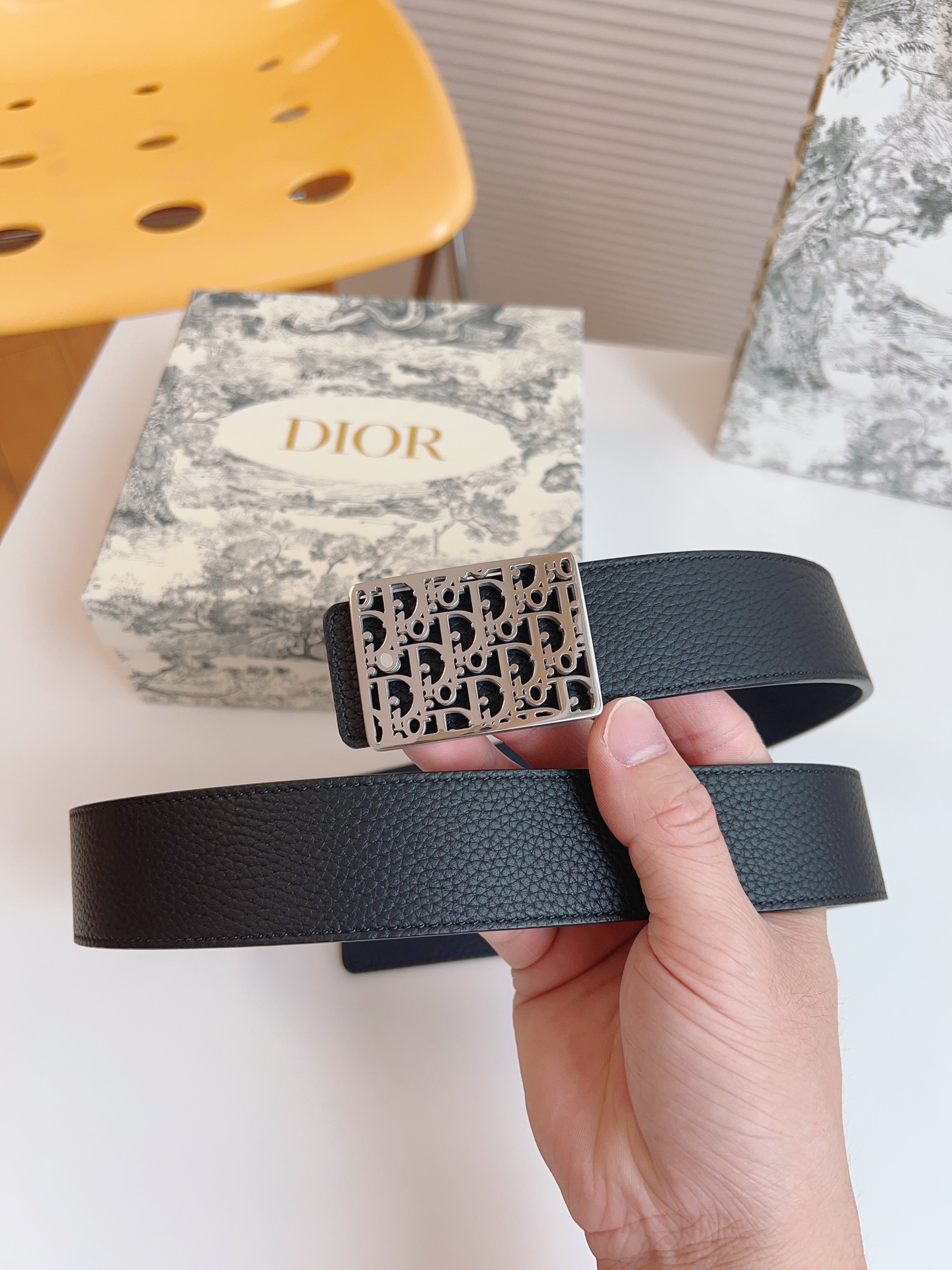 Dior hollow buckle cowhide double-sided belt 3.5CM wide