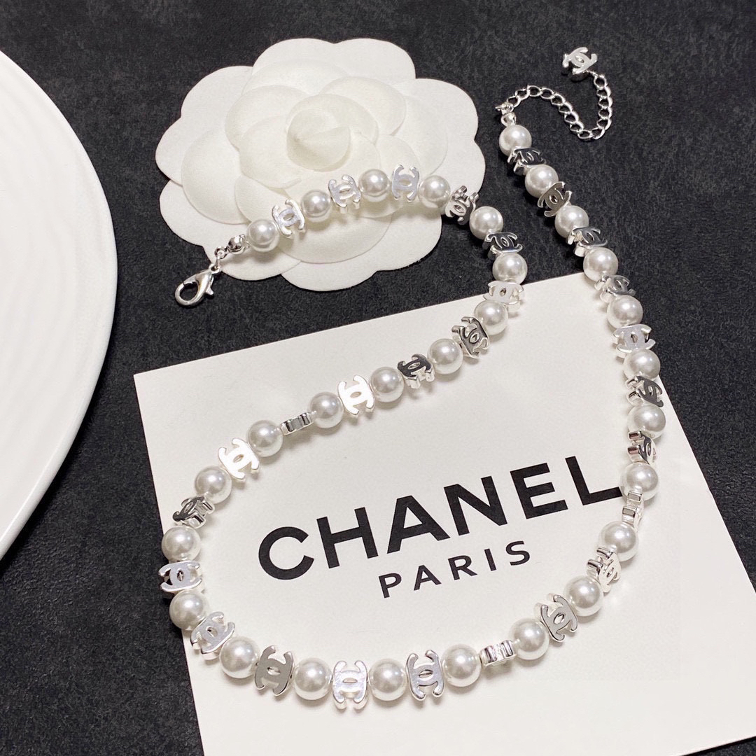 Chanel new pearl necklace