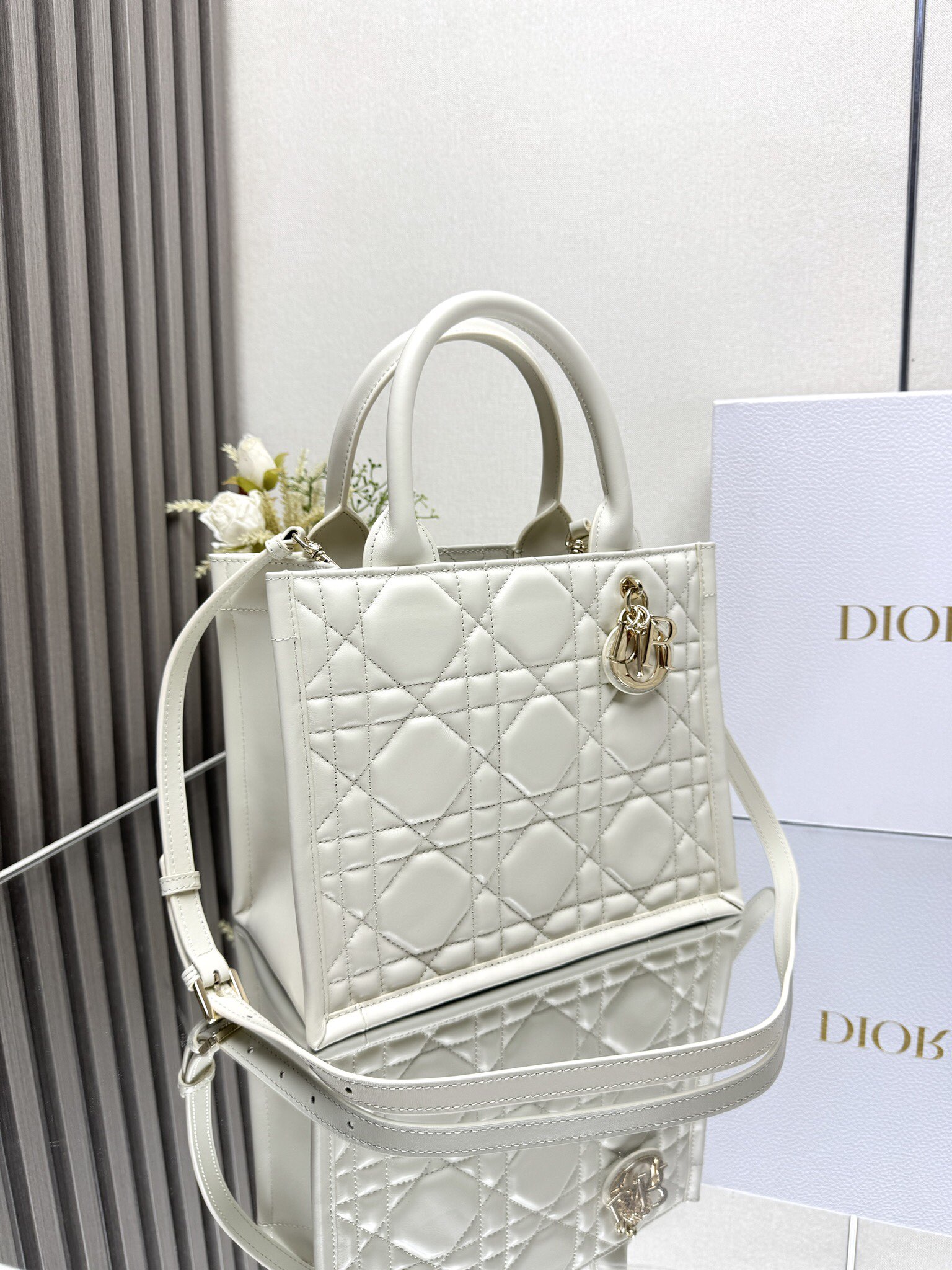 Dior BOOK TOTE handbag M1325