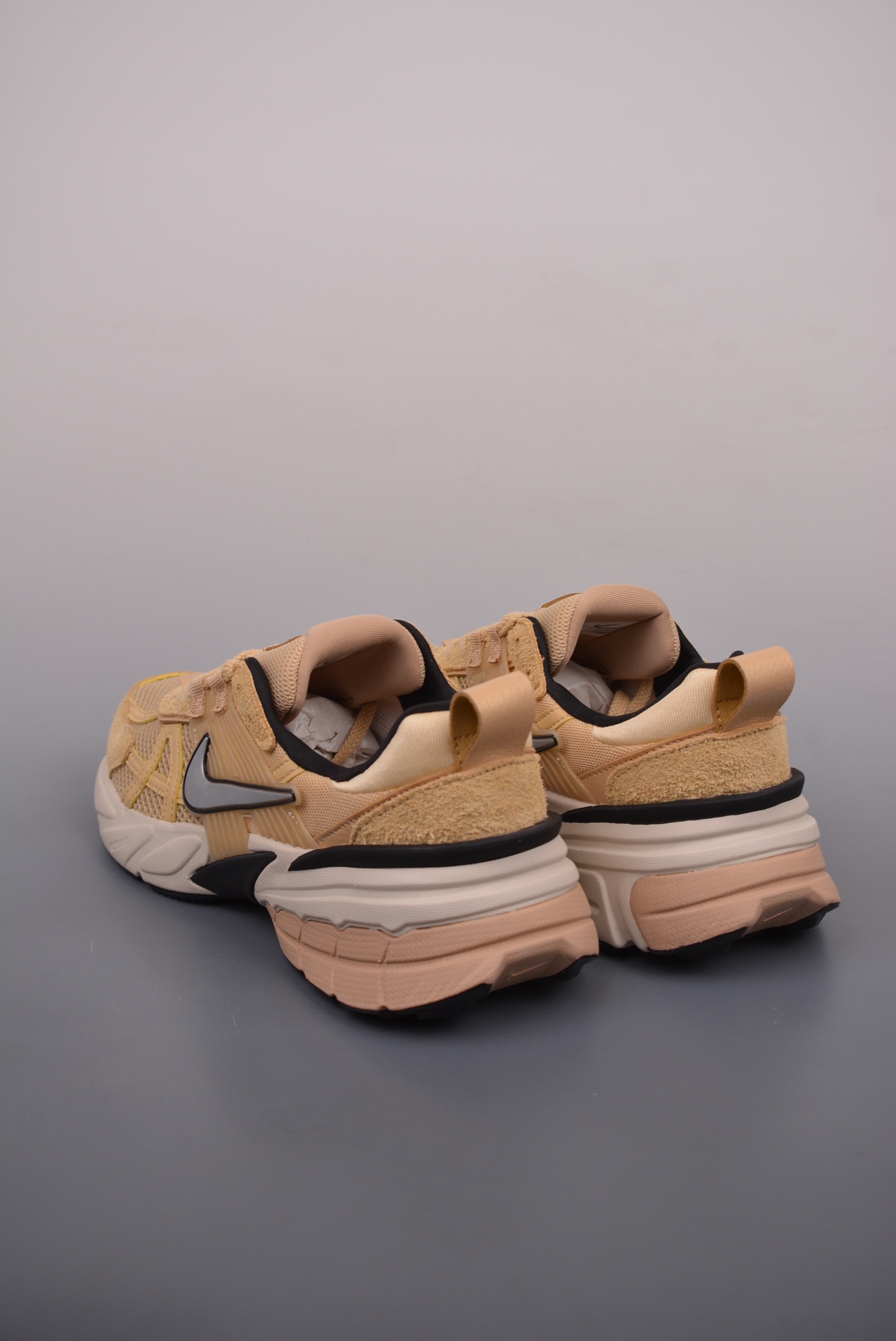Nike Wmns V2K Runtekk Low Khaki FN6703-200