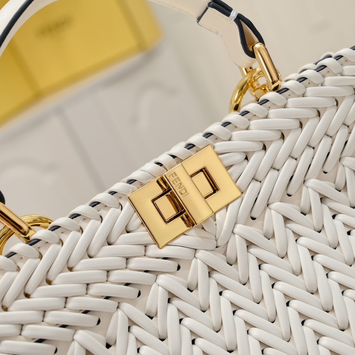 FENDI BAGUETTE Medium Handbag 3318