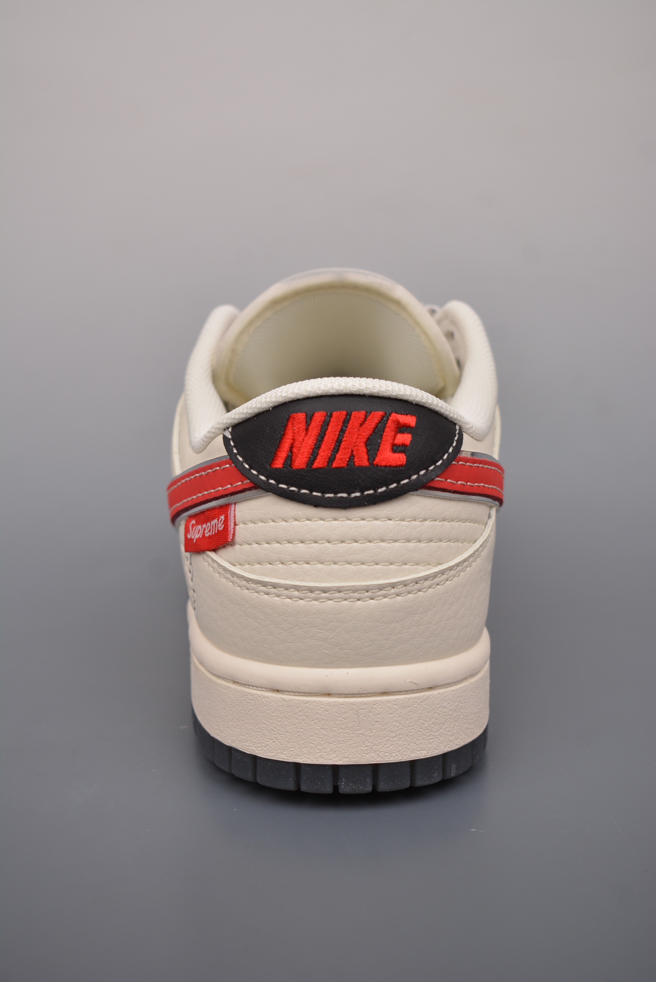 《Hello Kitty》x Nike By You SB Dunk Low RetroHello Kitty And Friends XY1688-018
