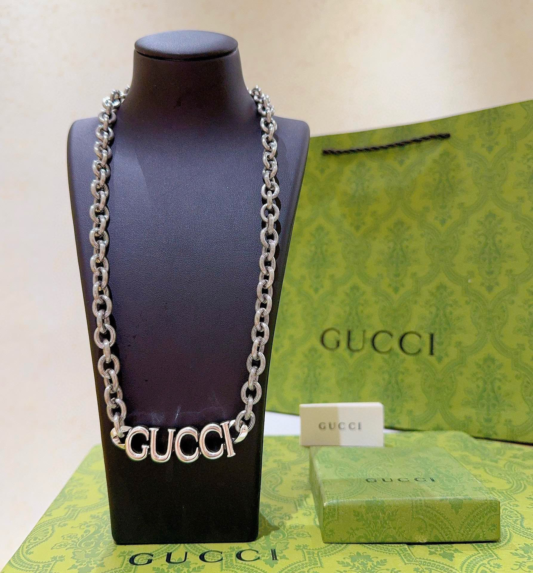 Gucci round chain necklace