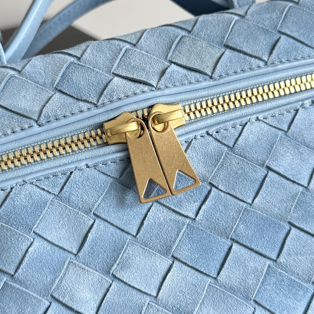 Bottega Veneta 2024 Woven Zippered Baguette Bag 789109
