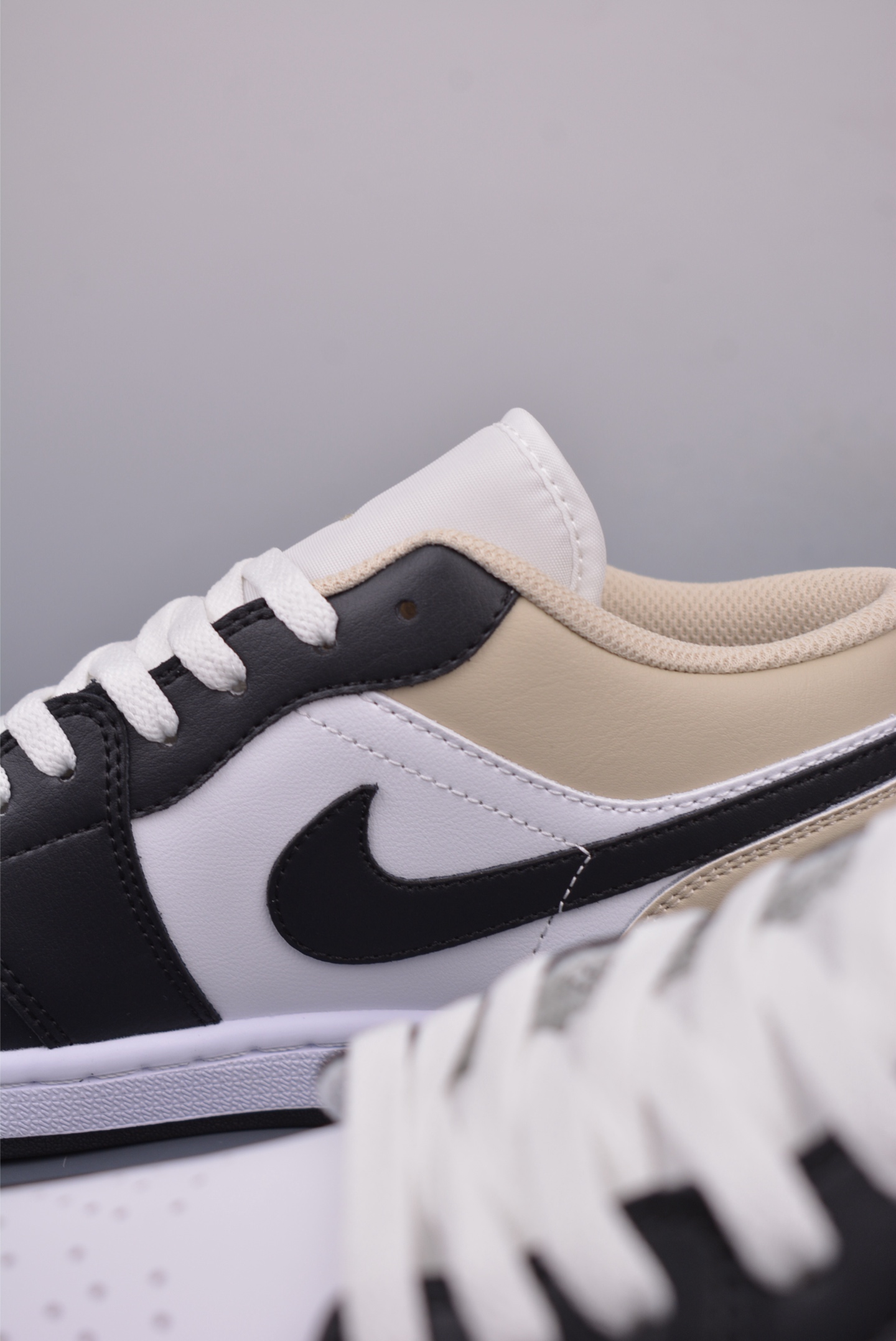 Nike Air Jordan 1 Retro Low OG AJ1 basketball shoes black, white and yellow 553558-153