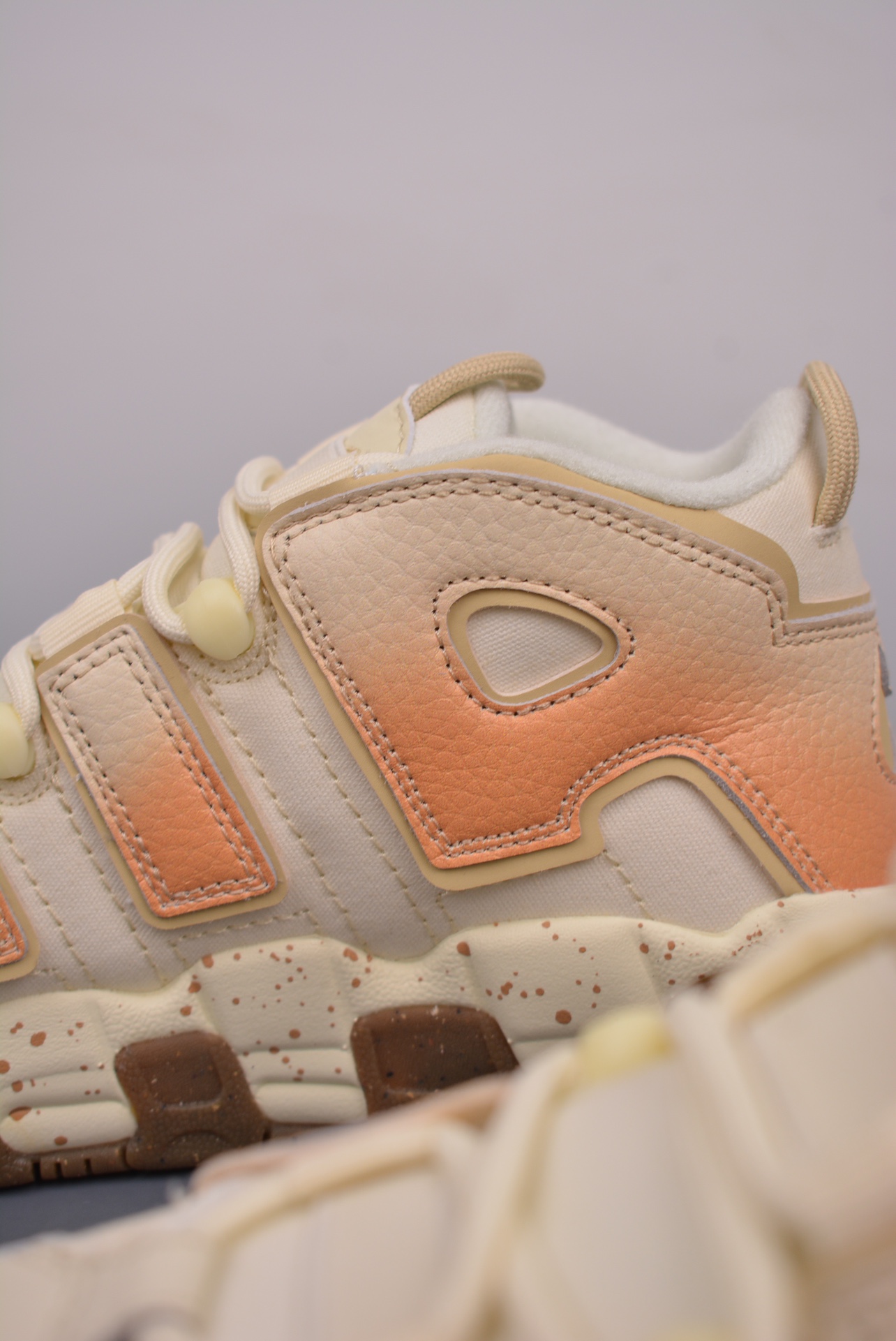 Nike Air More Uptempo GS Cacao Bear DX1939-100