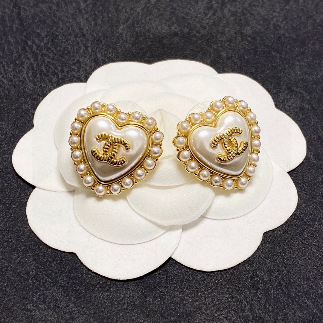 Chanel pearl inlaid heart earrings