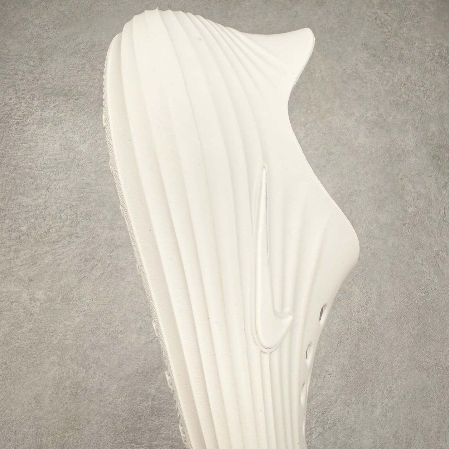 Nike ReactX Rejuven8 Simple, Comfortable and Versatile Hole Shoes