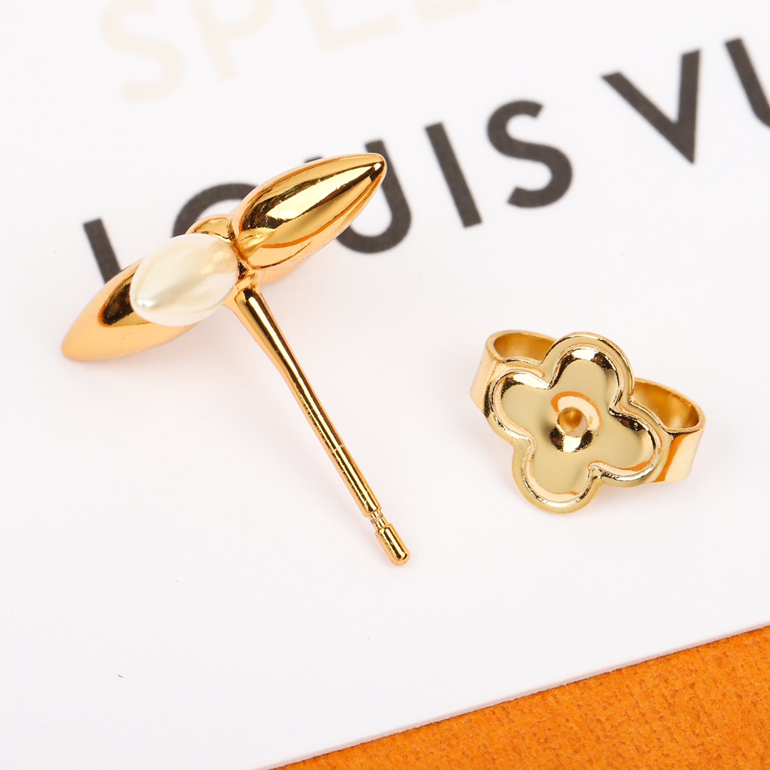 Louis Vuitton Floral Pearl Stud Earrings