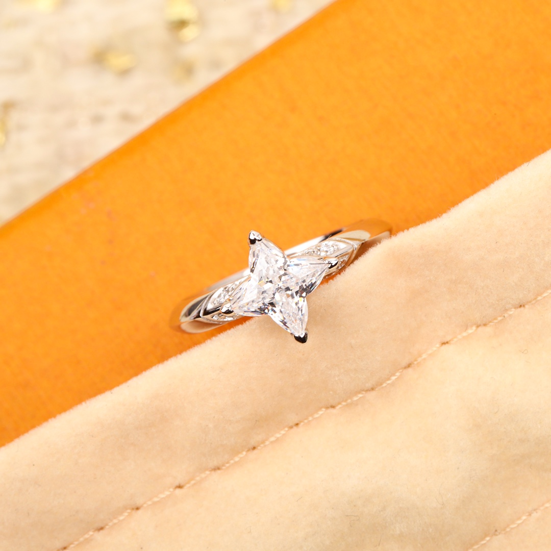 Louis Vuitton cut star ring