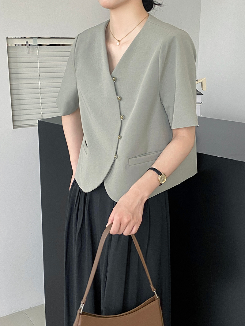 Solid color short sleeve suit jacket  metal button design