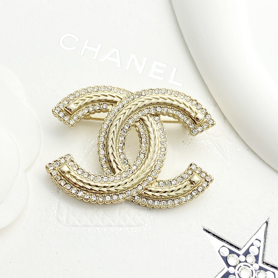 CHAN 24 rhinestone ripple double c brooch