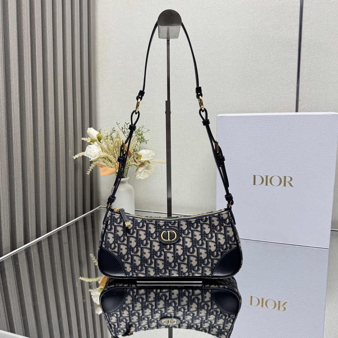 Dior 30Montaigne series mini handbag 2398