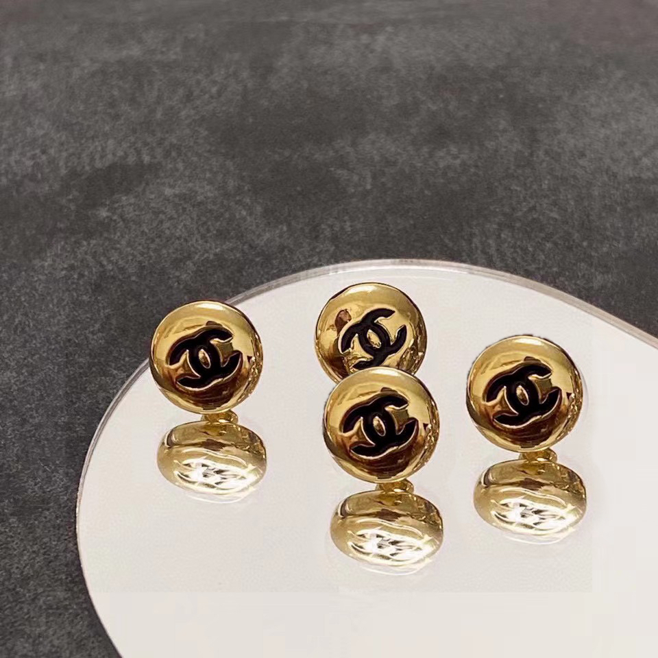 Chanel round gold beans letter new earrings