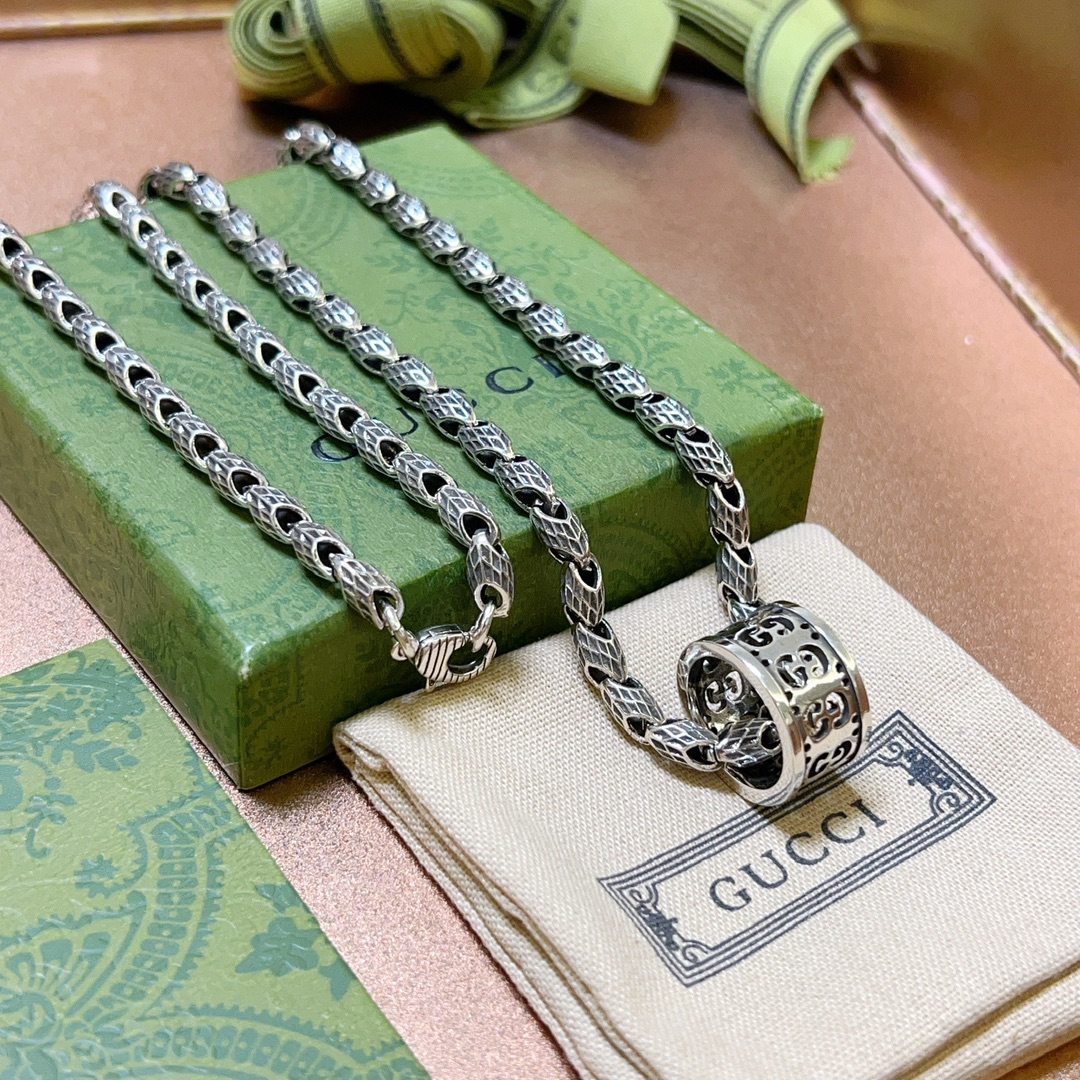 Gucci Anger Forest Series GG Hollow Ring Vintage Necklace
