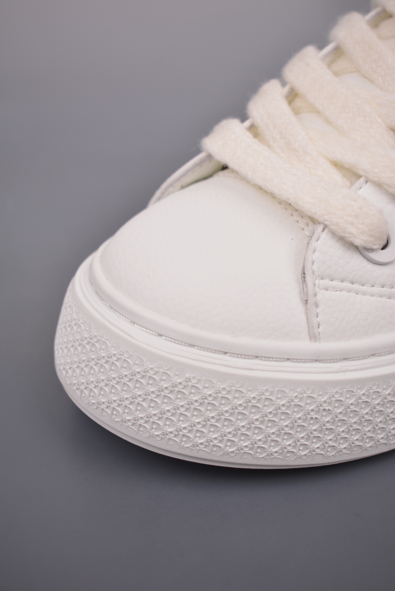 Dior B33 Low Top Sneakers Dior Gravity Off-White Embossed 3SN303ZAY_H000