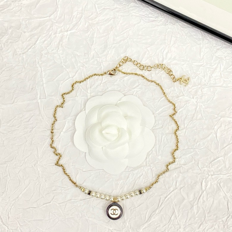 CHAN 24 black and white enamel button pearl necklace