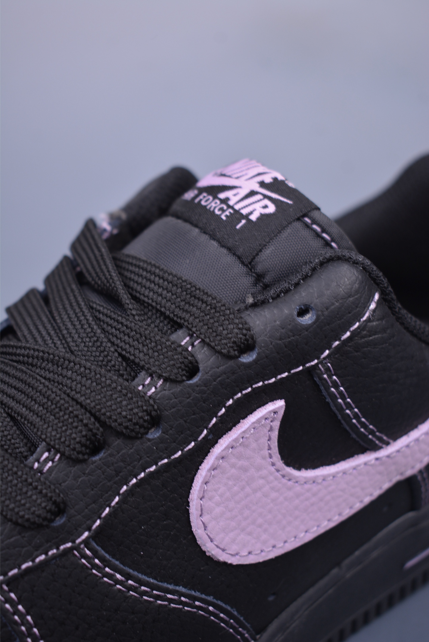 OFF WHITE x Nike Air Force 1’07 Low “Leather Black Pink” HQ2073-001