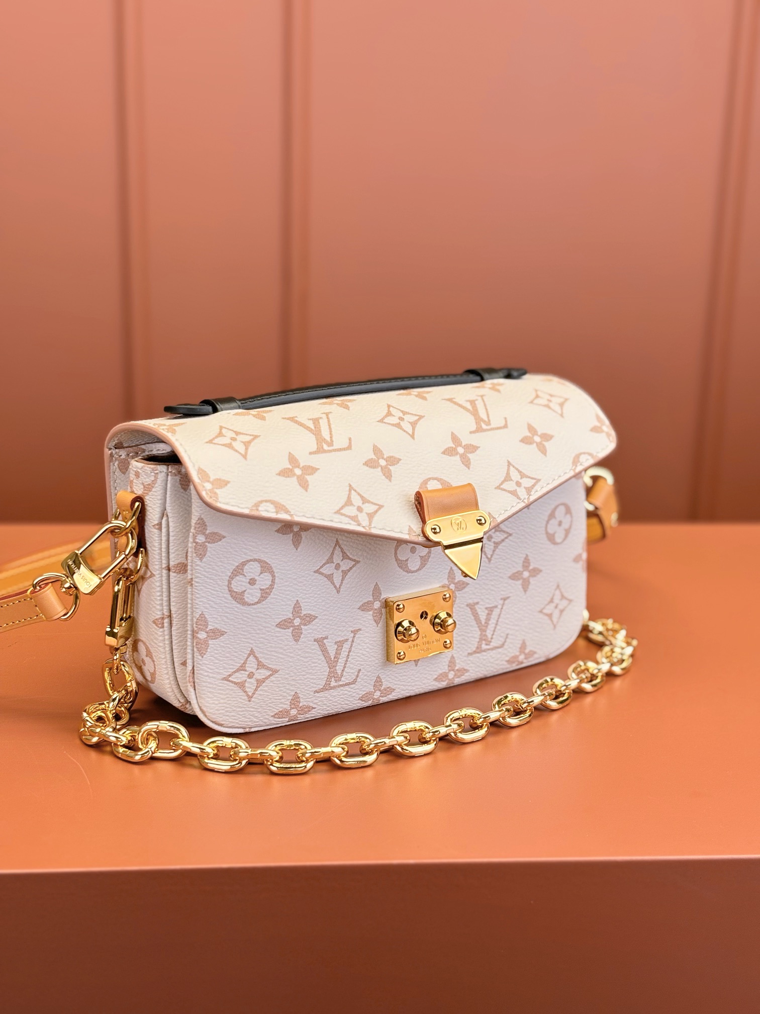 Louis Vuitton POCHETTE MÉTIS EAST WEST Bag M46914