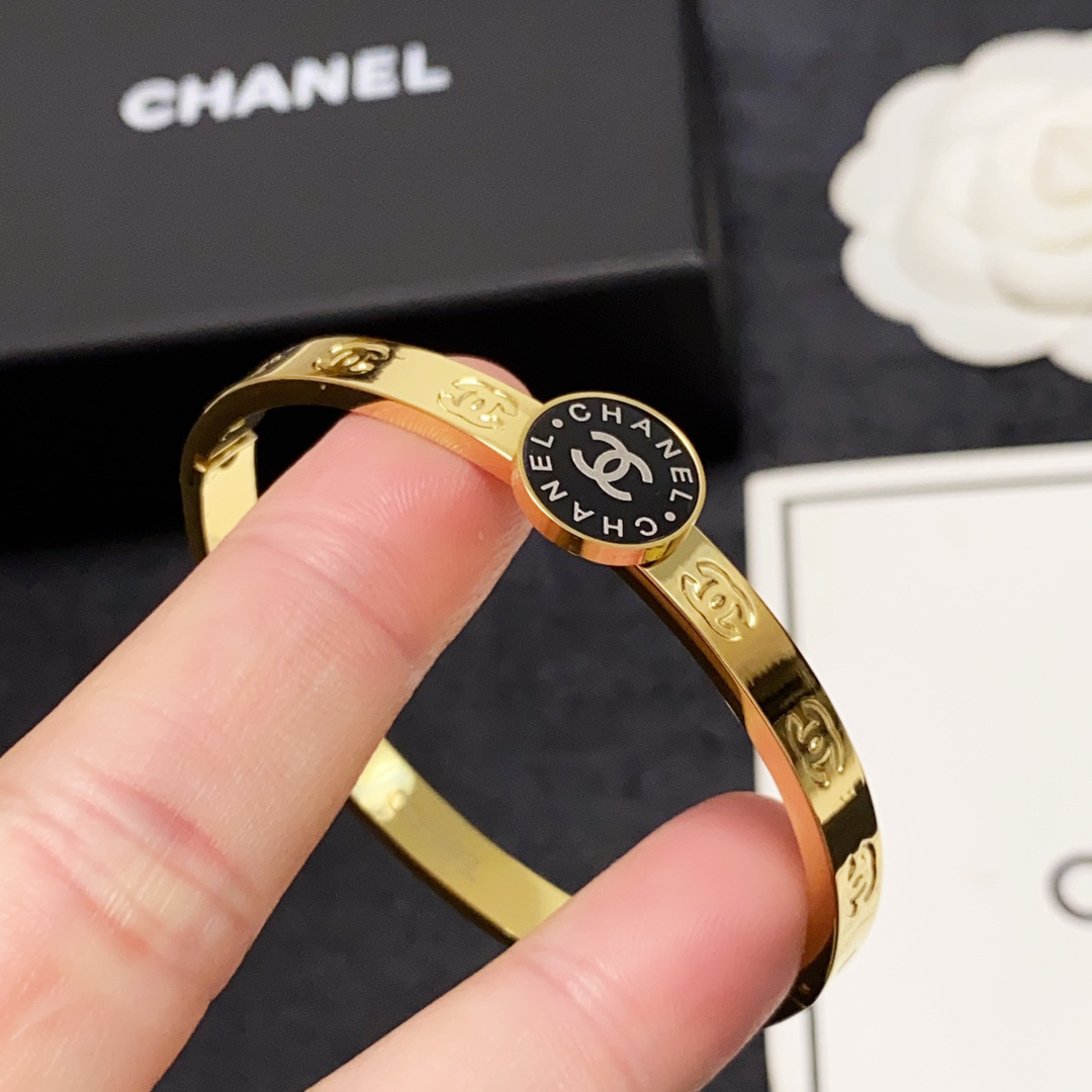 Chanel narrow engraved letter bracelet