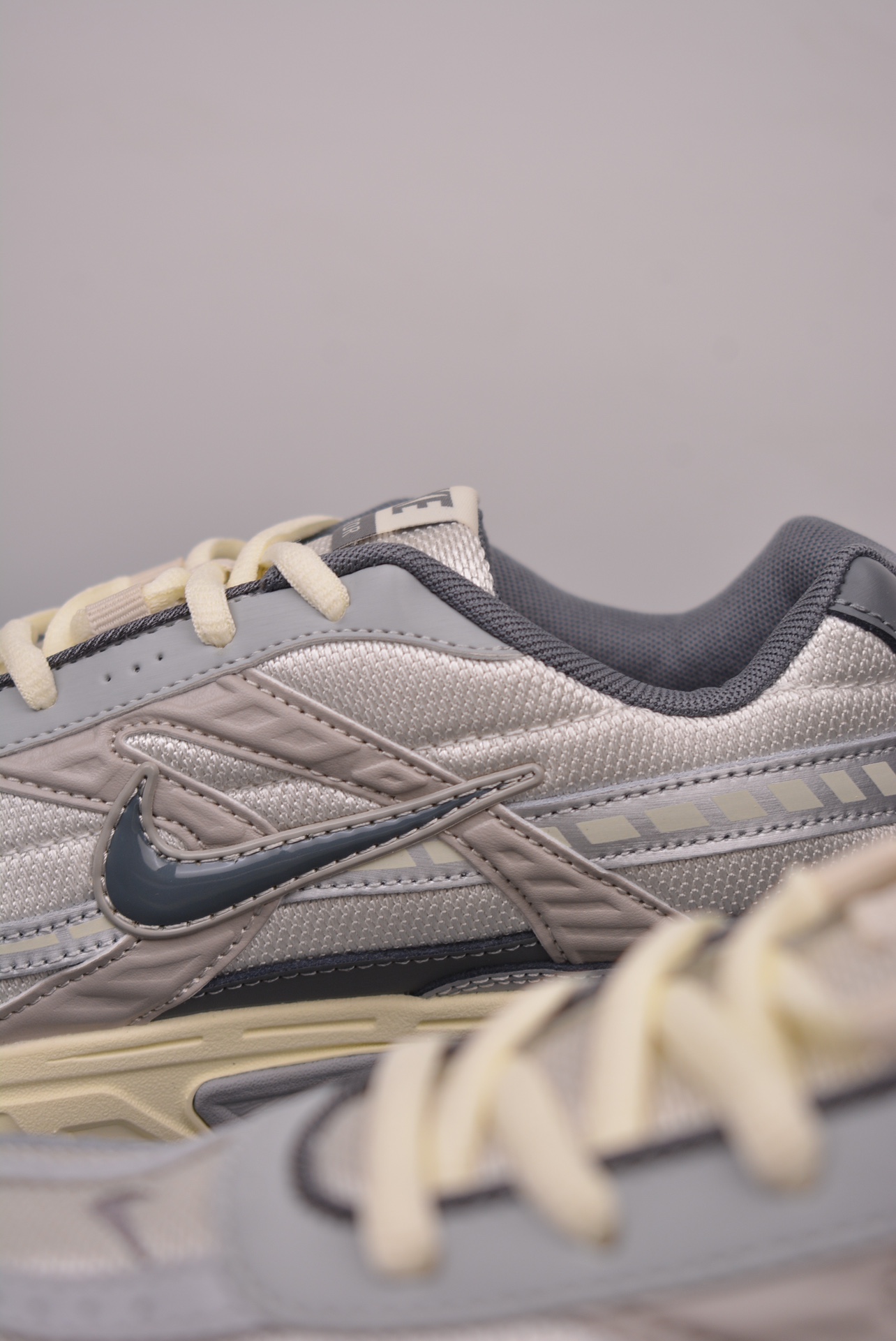 NikeInitiator Running Light Bone Grey HQ1179-001