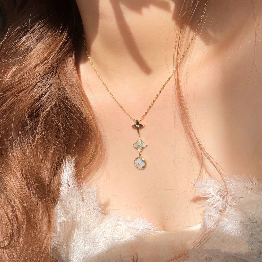Louis Vuitton Three Flowers Necklace