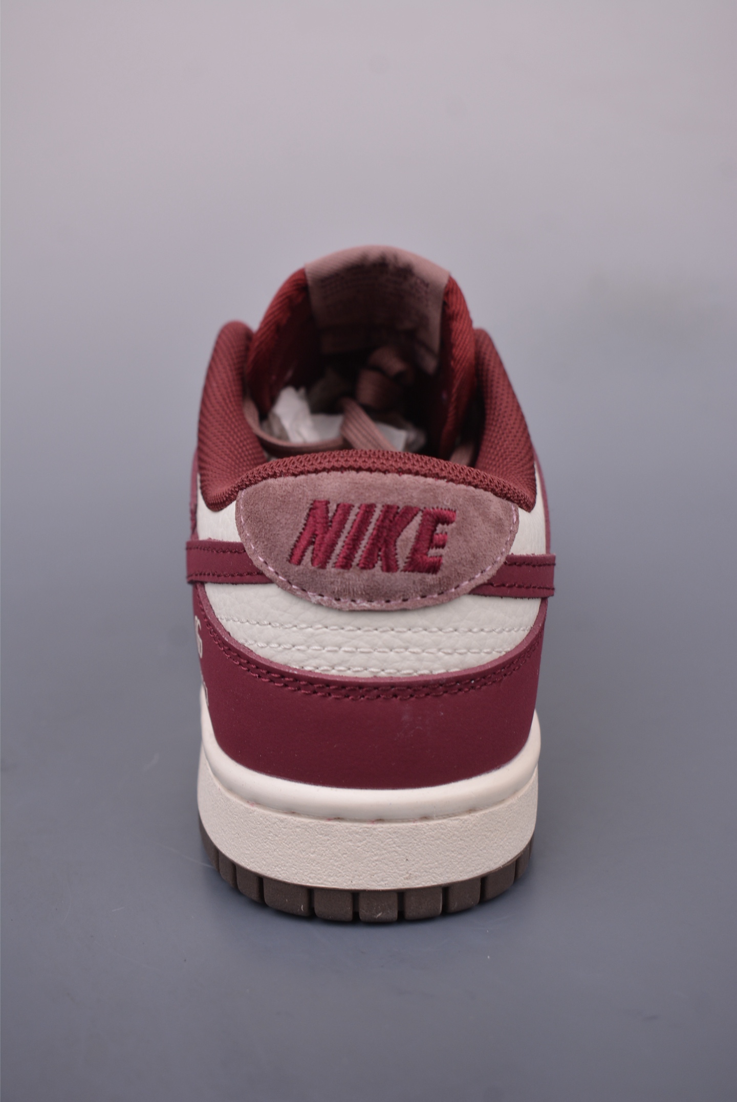 Gucci x Nike SB Dunk Low sneakers Wine Red and White XD1588-208