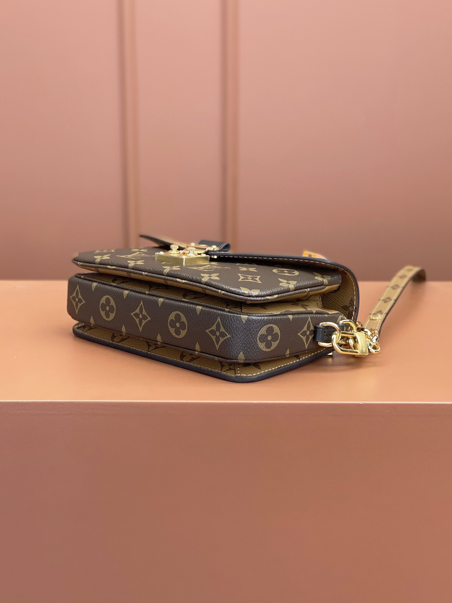 Louis Vuitton POCHETTE MÉTIS EAST WEST Bag M46279