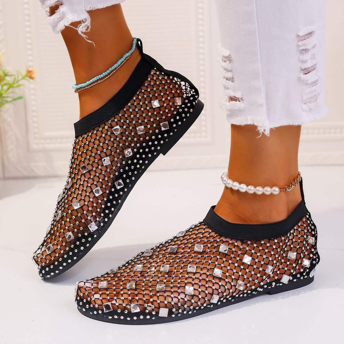 Round Toe Beach Shoes for Women: Fashionable Mesh Flat Sandals