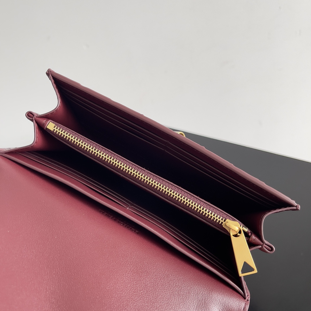 Bottega Veneta Andiamo Clutch Wallet 741504