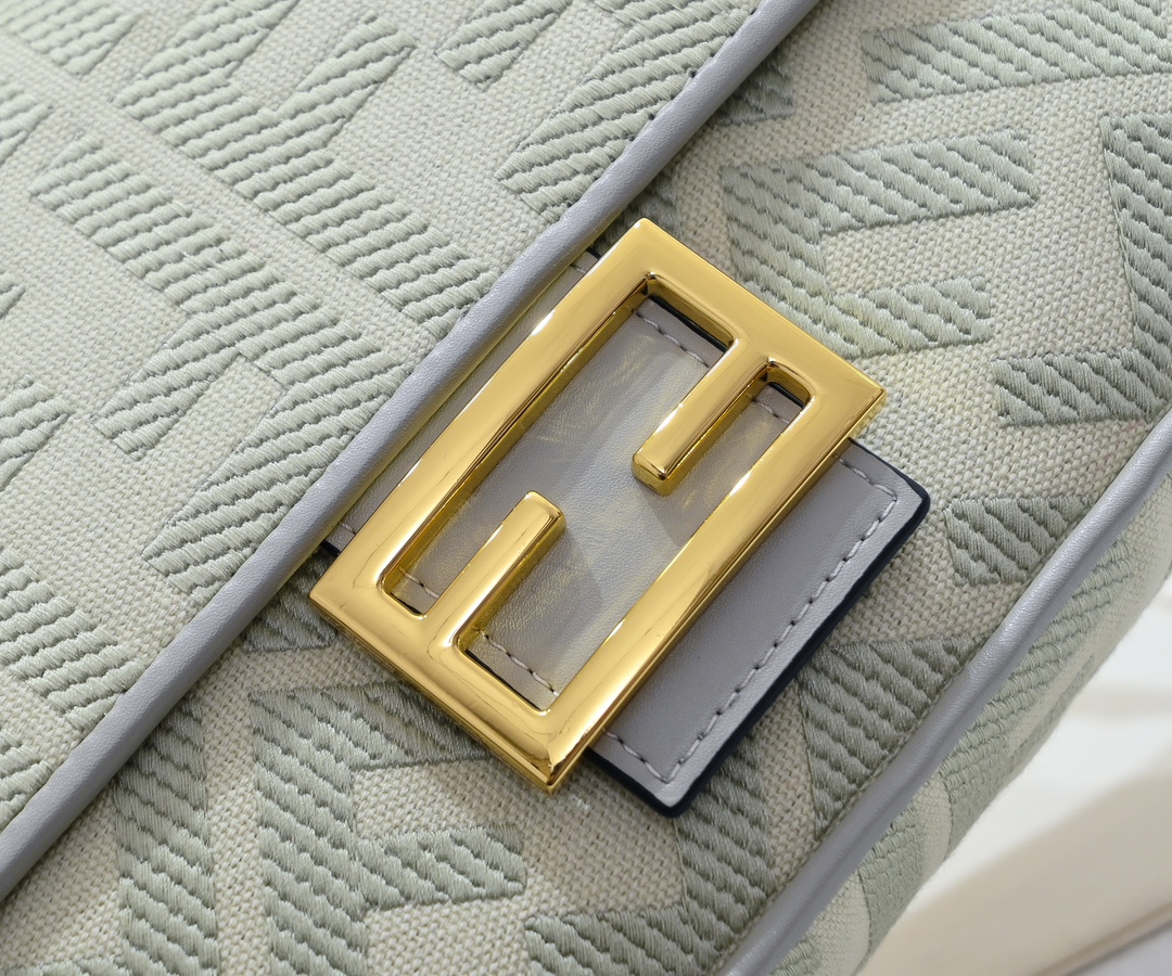 FENDI Baguette Shoulder Bag 1002