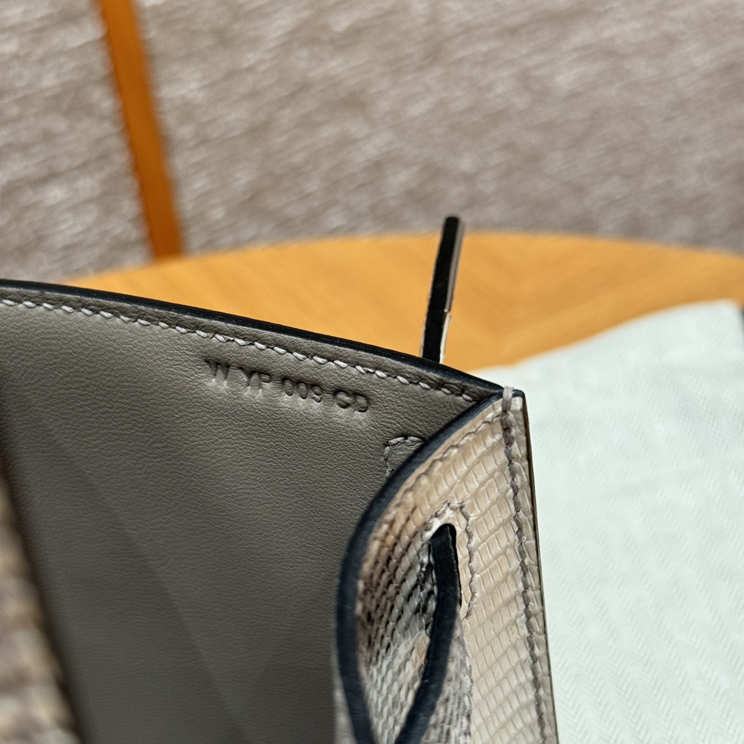Hermès Kelly Pochette 1BOmbre Handbag (Handmade to Order)