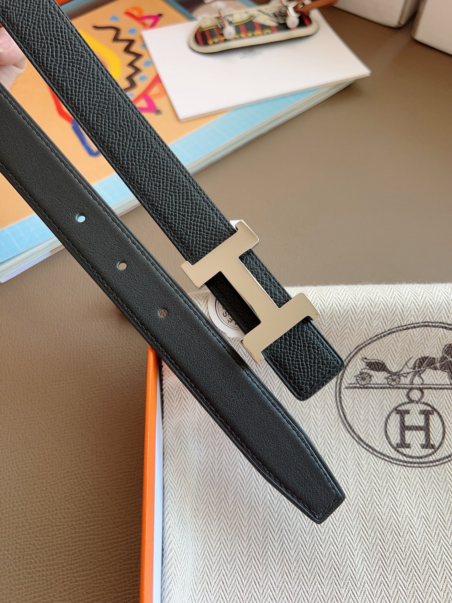 Hermès 2025 New Women's Double-Sided Belt 2.4cm Width