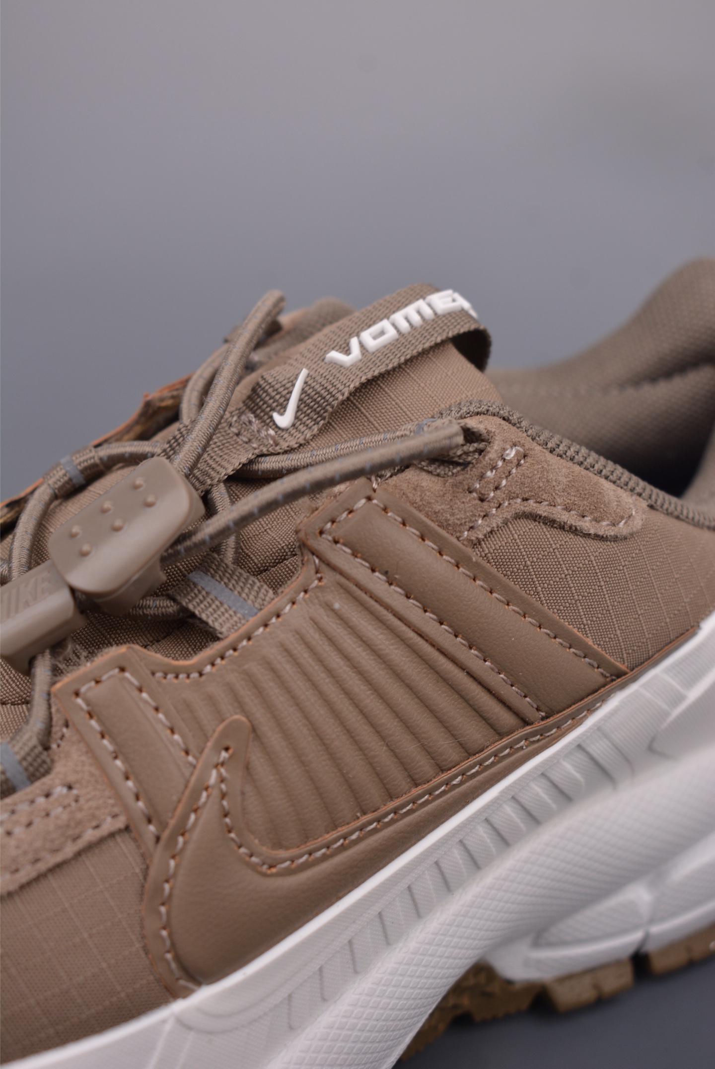 Nike Zoom Vomero 5 RoamMink Brown Light Bone HQ2181-006