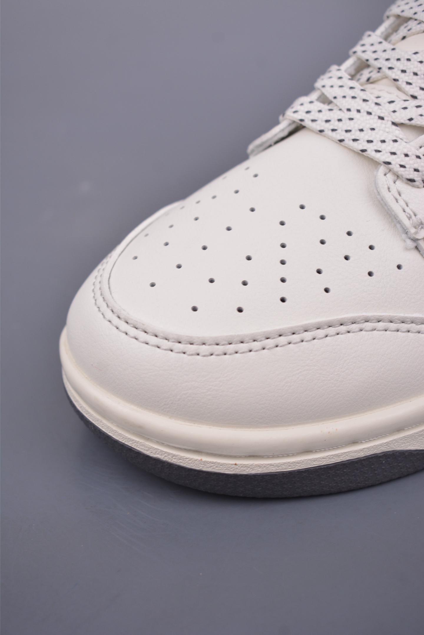 Louis Vuitton x Nike SB Dunk Low sneakers White and Gray LV Print CH8311-112