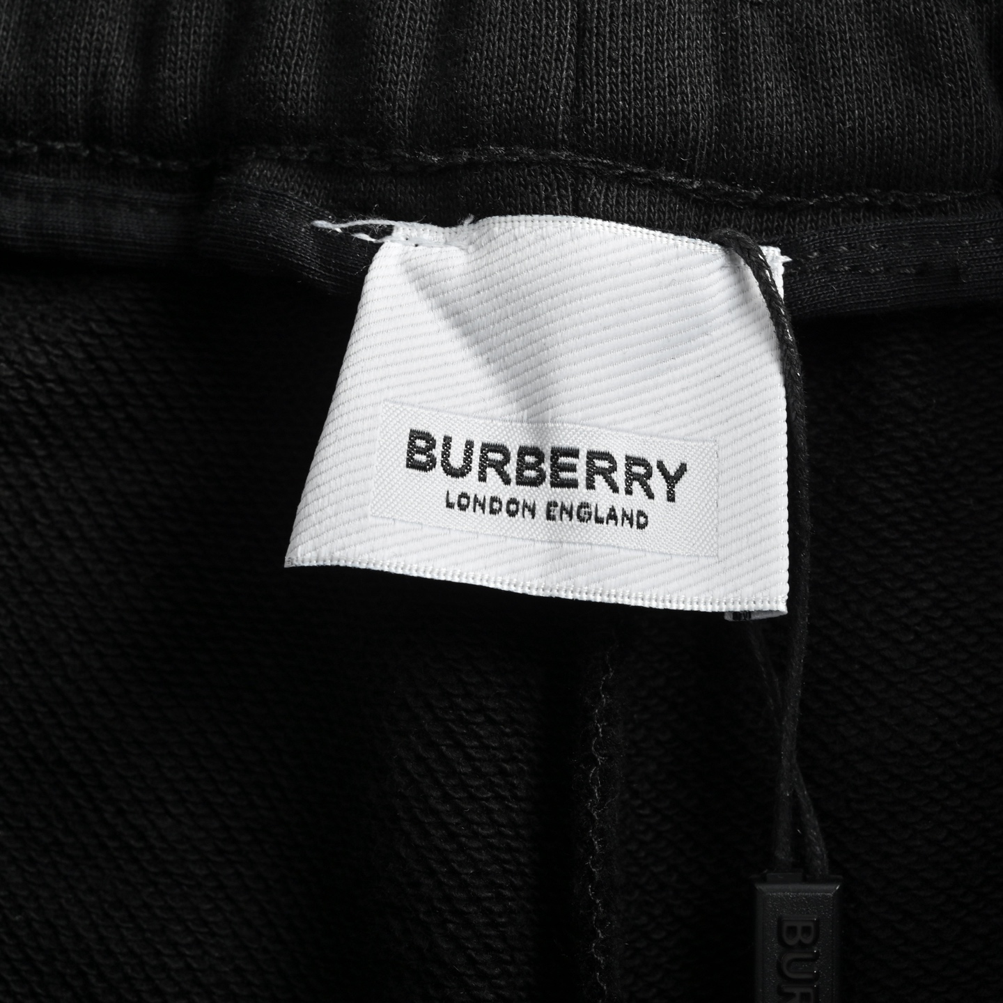 Burberry 25ss warhorse embroidered shorts