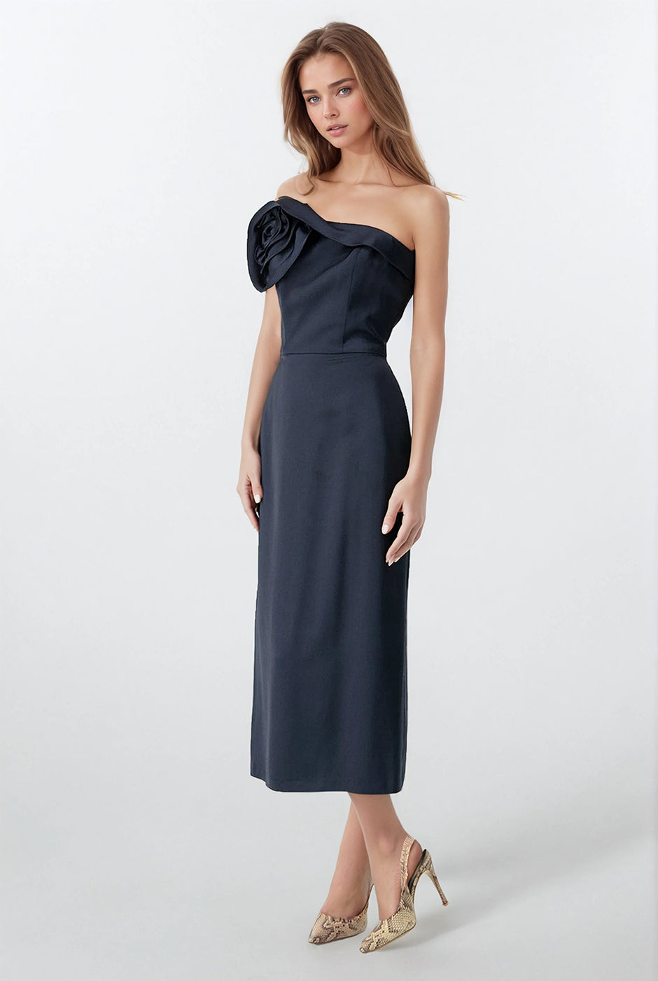 Vestido strapless con abertura