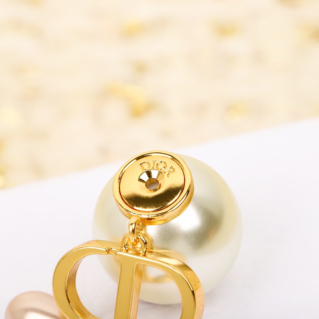 Dior CD letter drop pearl earrings