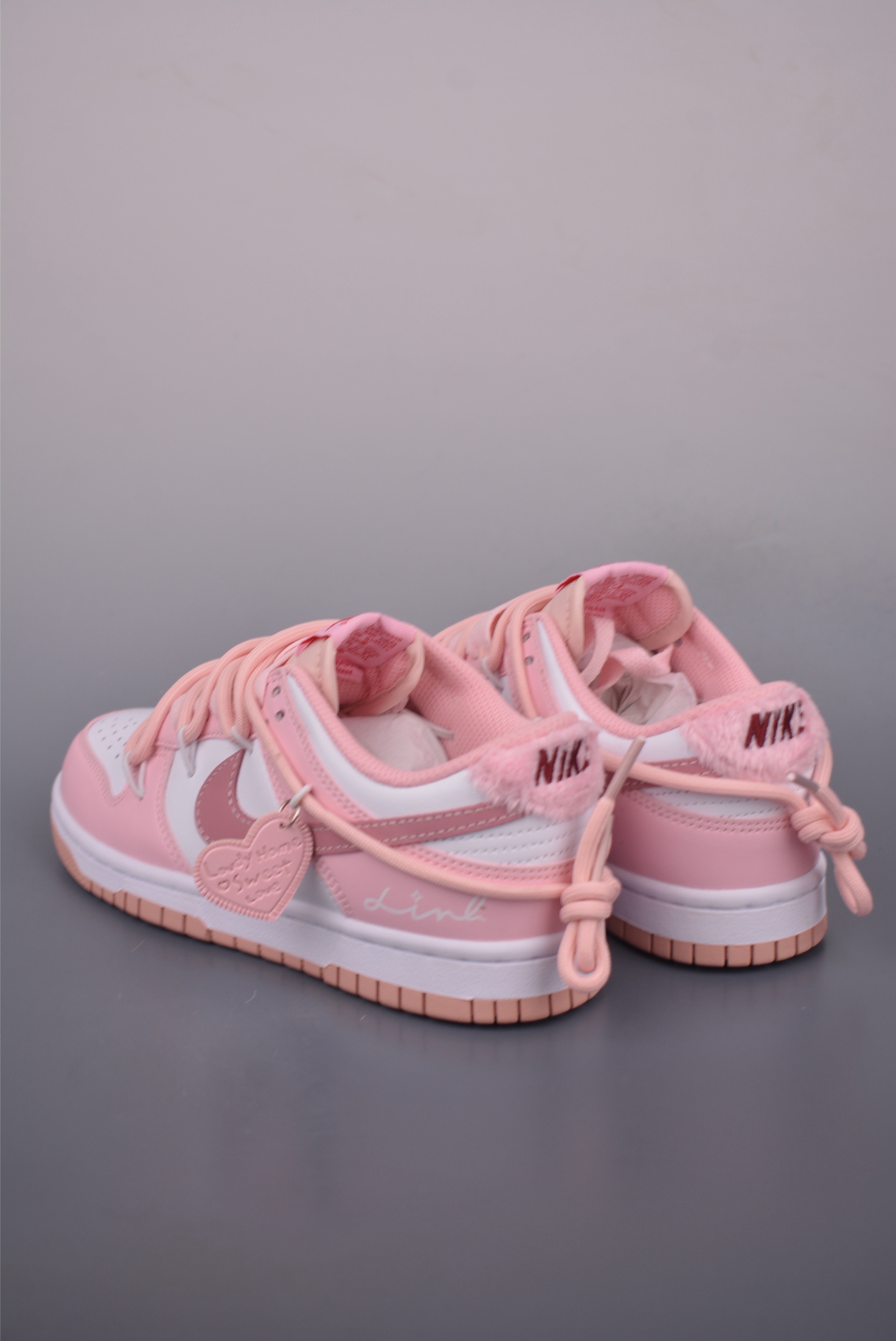 NIKE SB Dunk Low 