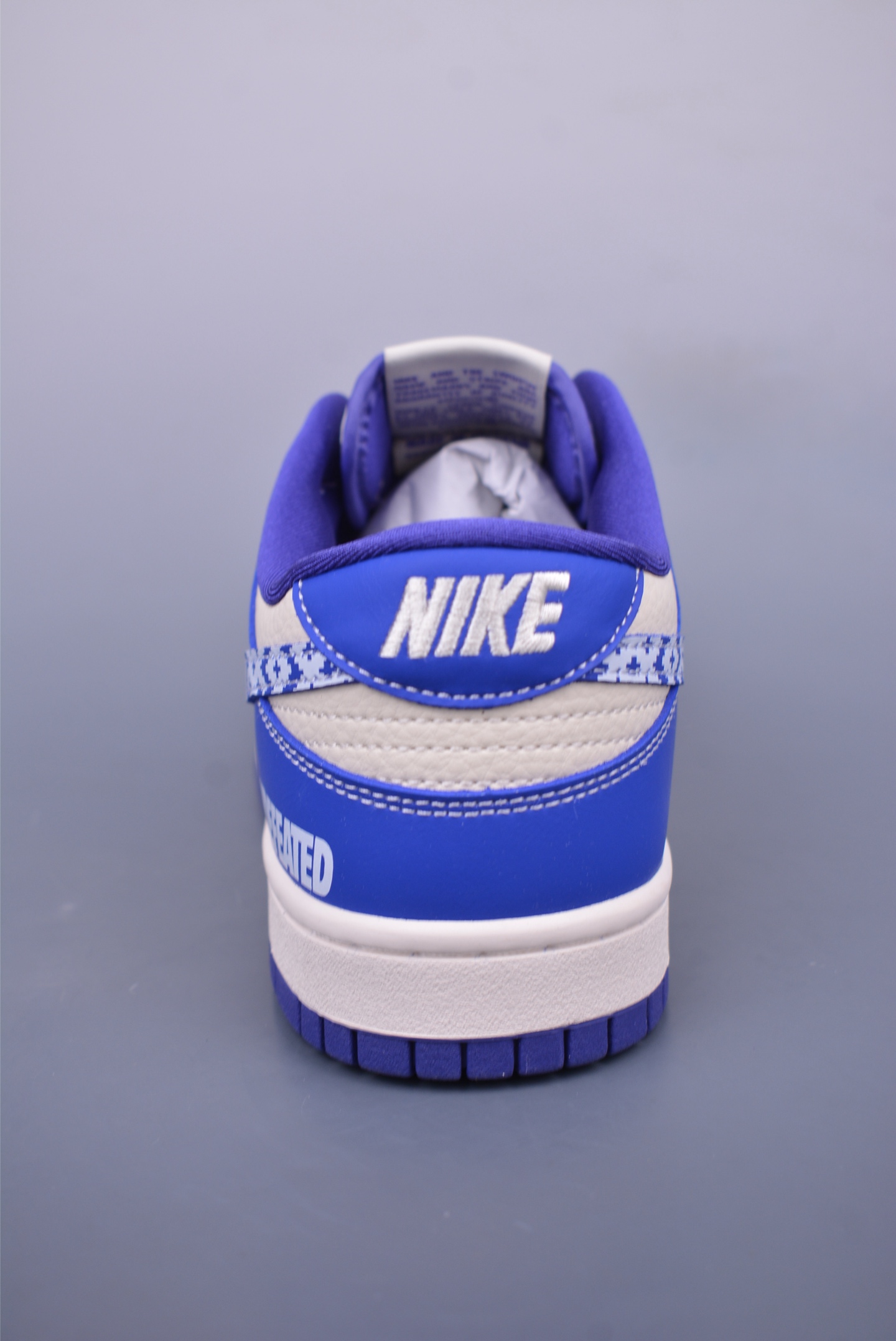 UN x Nike SB Dunk Low sneakers Blue and White KK1333-045