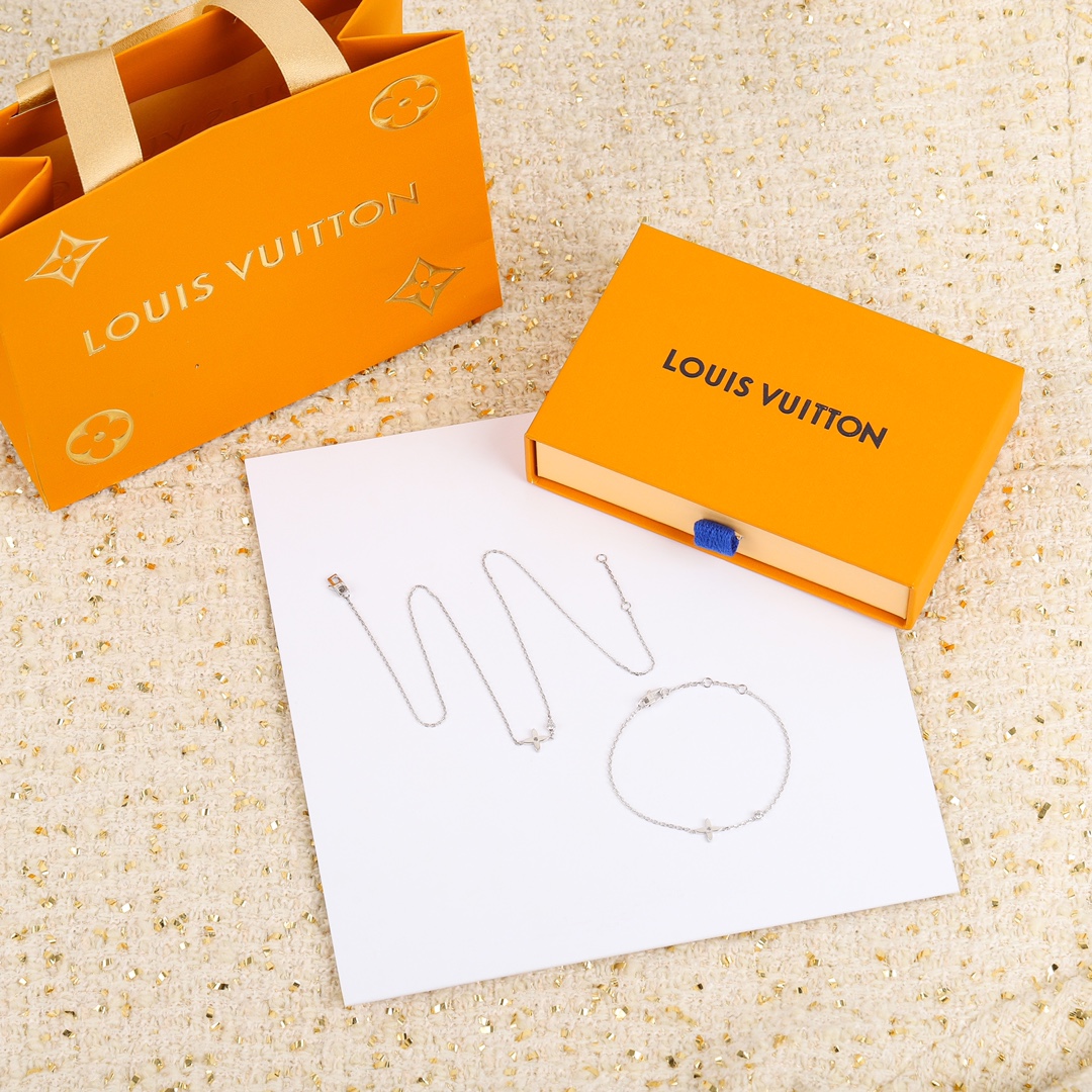 Louis Vuitton Four Leaf Clover Simple Bracelet