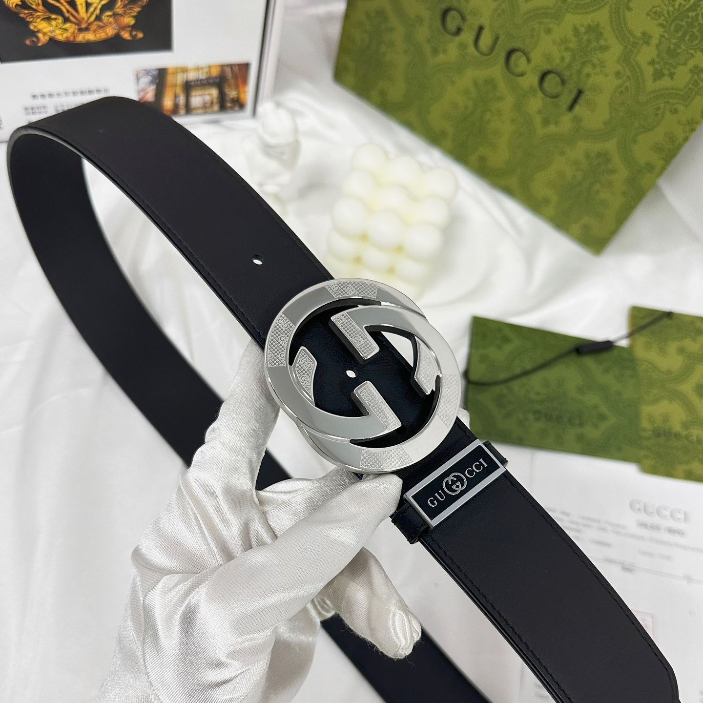 Gucci carved steel buckle leather belt width 3.8cm